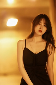 美女100%露全身
